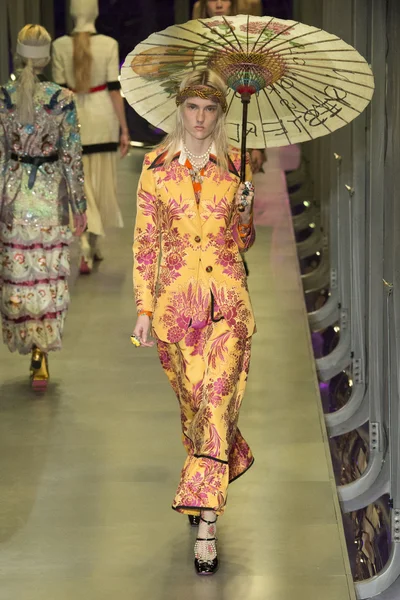 Look 4